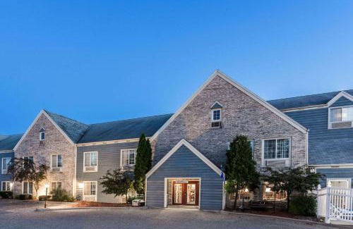 Mequon Hotel | Baymont by Wyndham Mequon Milwaukee Area