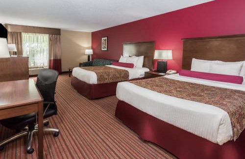 Mequon Hotel | Baymont by Wyndham Mequon Milwaukee Area