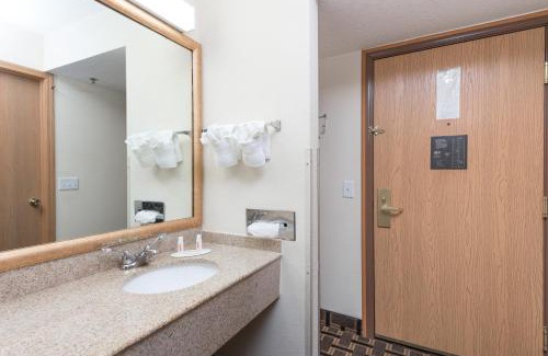Osage Beach Hotel | Baymont by Wyndham Osage Beach