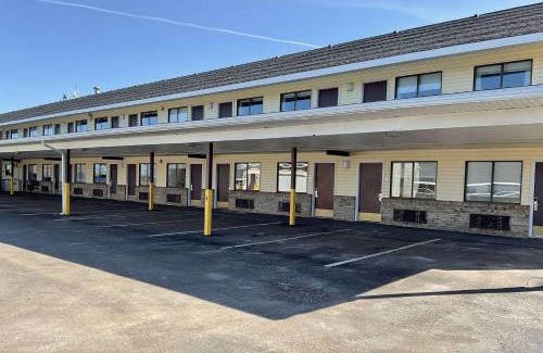 Petoskey Hotel | Baymont by Wyndham Petoskey