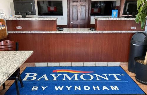 Petoskey Hotel | Baymont by Wyndham Petoskey