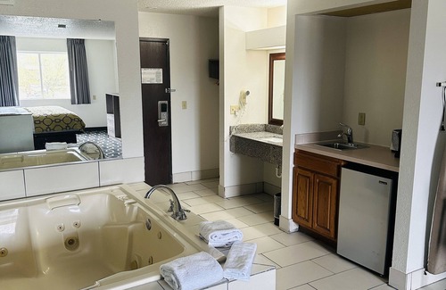 Piqua Hotel | Baymont by Wyndham Piqua