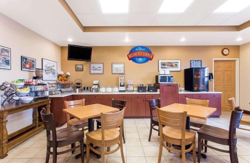 Plymouth Hotel | Baymont by Wyndham Plymouth