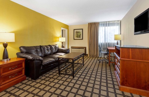 Queensbury Hotel | Baymont by Wyndham Queensbury/Lake George