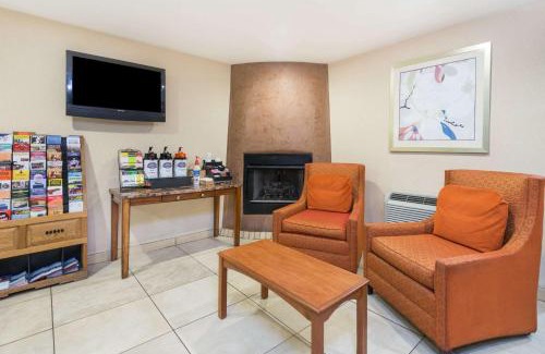 Southside Hotel | Baymont by Wyndham Santa Fe