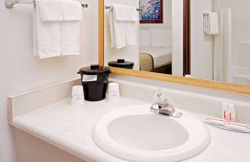 Stevensville Hotel | Baymont by Wyndham St. Joseph/Stevensville
