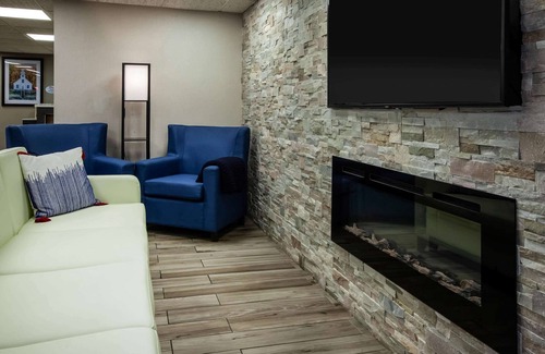 Traverse City Hotel | Baymont by Wyndham Traverse City