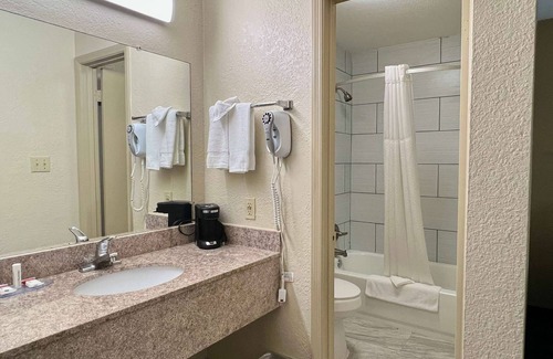 Troy Hotel | Baymont by Wyndham Troy
