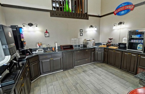 Waupun Hotel | Baymont by Wyndham Waupun