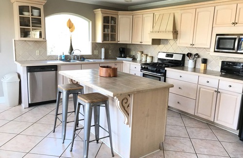 Slidell House | Bayou Waterfront Getaway in Luxury- 25 Min to New Orleans