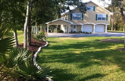 Slidell House | Bayou Waterfront Getaway in Luxury- 25 Min to New Orleans