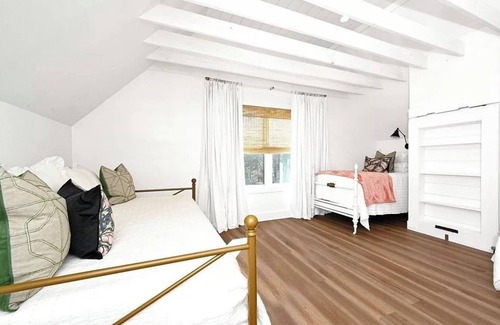 Jasper House | Bay’s Bungalow on Smith Lake