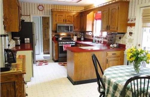 East Dennis House | 'Bayside' 2 story Colonial with Guest Quarters & Central Air