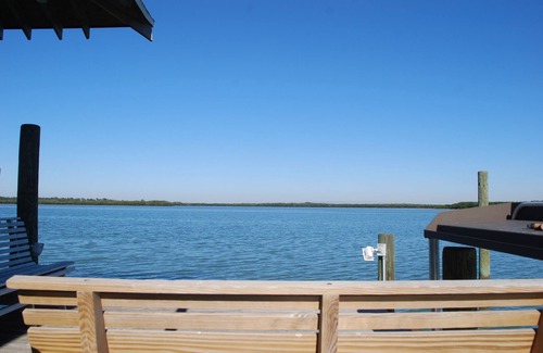 Carlouel House | Bayside Home w/amazing views and Private Beach