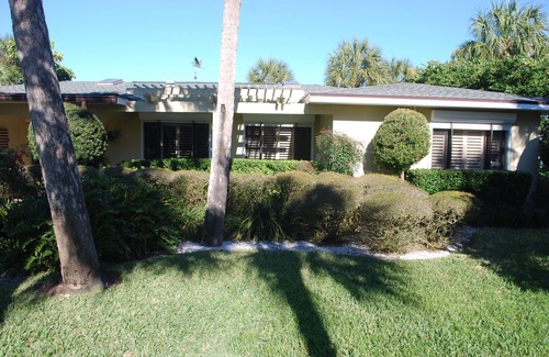 Carlouel House | Bayside Home w/amazing views and Private Beach