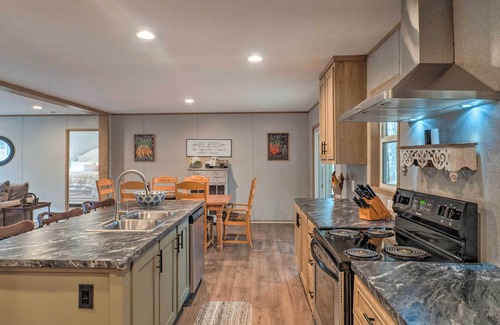 Negreet House | 'Bayside' Louisiana Vacation Rental w/Dock!