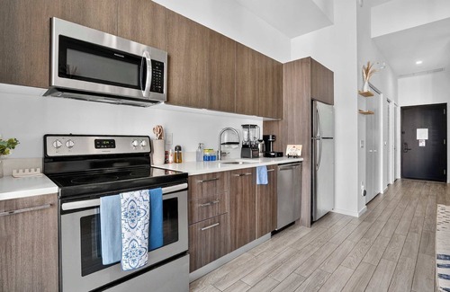 Downtown Miami Apartment | Bayside LuxePad Penthouse Studio Hottub, Pool, Gym