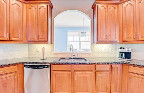 Sun Ridge House | Bayside Resort Home w/Deck, Fireplace, Shared Pools, Hot Tub, Tennis, Free WiFi
