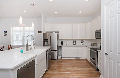 Sun Ridge House | Bayside Resort house w/tennis court, pool, private gas grill, and fireplace