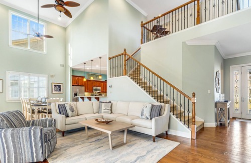 The Commons House | Bayside Resort Retreat w/ Shared Pool, Golf On-Site, Screened Patio, & Fast WiFi