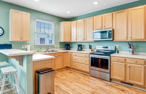 Sun Ridge House | Bayside Resort townhouse with fireplace, pool, basketball, and tennis court