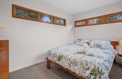 Diamond Harbour House | Bayside Serenity - Diamond Harbour Retreat