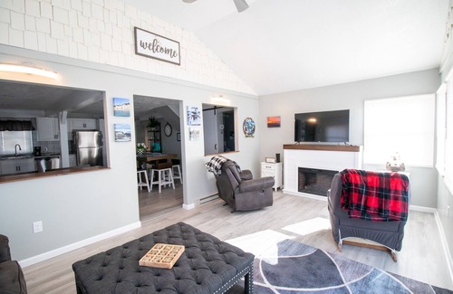 Sodus Point House | Bayside views, walk to beach & restaurants