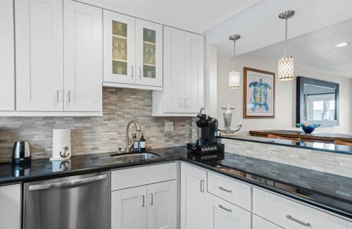 Crown Point Apartment | Bayside Villa -2BR Beachfront FREE parking