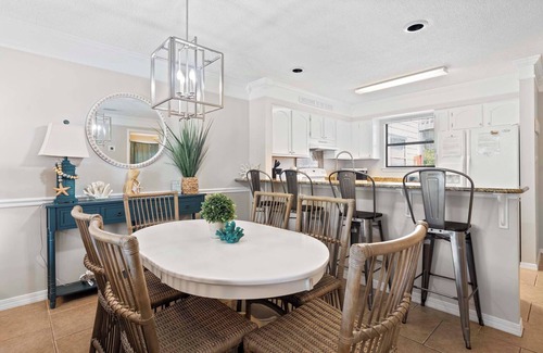 Orange Beach Condo | 🌊 Bayview 59 🌊 2BR Waterfront Retreat on Wolf Bay w/Pool + Fishing Pier
