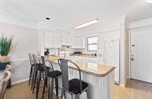 Orange Beach Condo | 🌊 Bayview 59 🌊 2BR Waterfront Retreat on Wolf Bay w/Pool + Fishing Pier