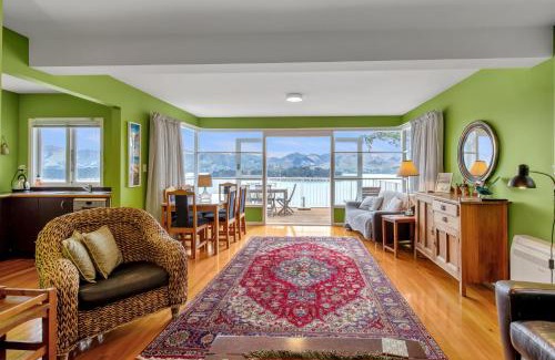 Diamond Harbour House | Bayview Beauty - Charteris Bay Holiday Home