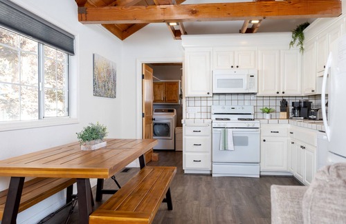 Boulder Bay Cabin | Bayview Bungalow - HOT TUB, EV CHARGER, ONE BLOCK FROM LAKE, PET FRIENDLY CABIN