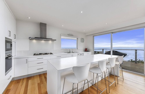 Waterhouse House | Bayview - Fantastic Panoramic Views of Guichen Bay - Pet Friendly Inside