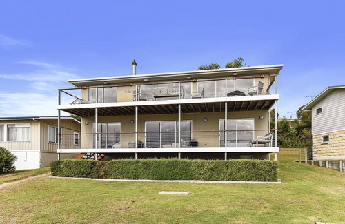 Waterhouse House | Bayview - Fantastic Panoramic Views of Guichen Bay - Pet Friendly Inside