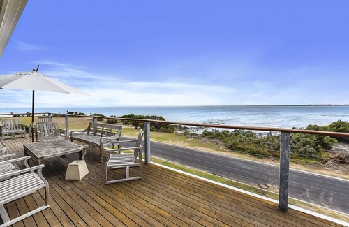 Waterhouse House | Bayview - Fantastic Panoramic Views of Guichen Bay - Pet Friendly Inside