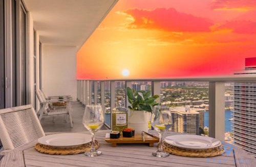 Hollywood South Central Beach Apartment | Bayview Luxury: 3BR Pools Oceanfront Amenities