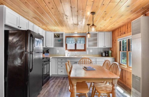 St Germain House | Bayview Resort Waters Edge Cabin 2