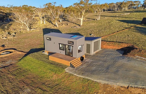Moonbah House | Be captivated by the incredible beauty of the Snowies inThe Cozy Den,