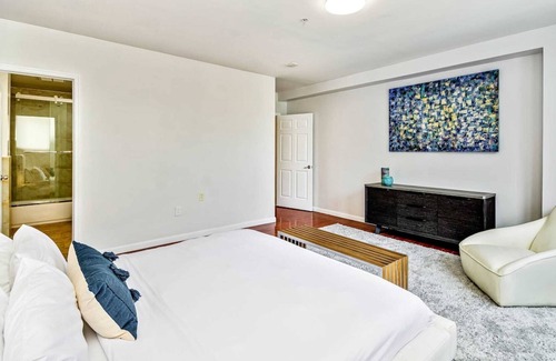 Chinatown Apartment | Be My Guest, Gorgeous 2BD Next to Reading Terminal