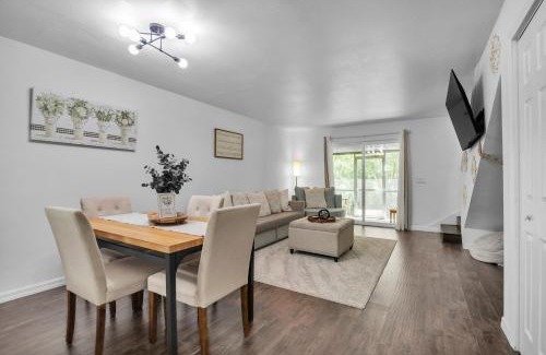 Ocala House | Be Our Guest - Cozy Townhome near Downtown Ocala townhouse