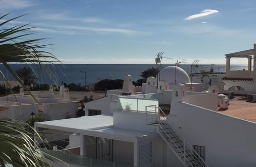 Vista de los Angeles-Rumina House | BEAUTIFUL HOUSE ABOUT 100 METERS FROM THE BEACH.