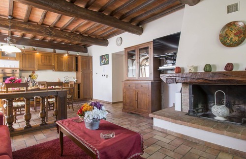 Oliveto House | Beautiful private villa with private pool, hot tub, WIFI, TV, patio, pets allowed and parking