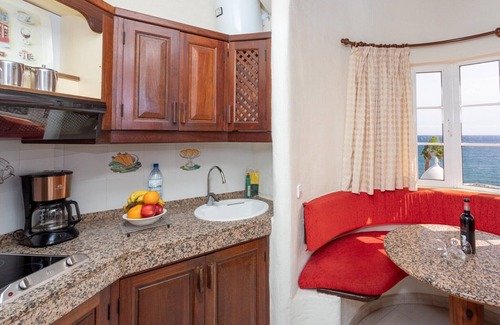 Playa del Aguila House | Beachfront House in Playa del Águila with Pool