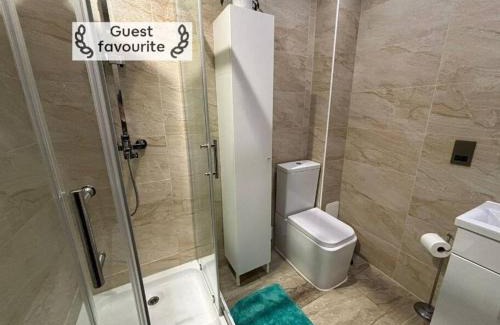 Bournemouth City Centre Apartment | Beach 3 mins walk, 2PM check-in, private garden.