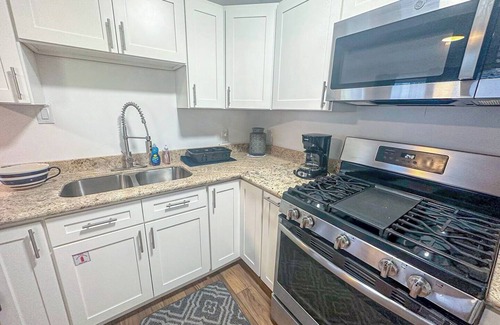Long Beach House | Beach Access BBQ Grill Cozy Studio WIFI