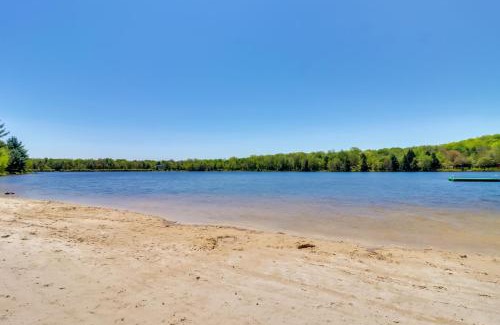 Briar Crest Woods House | Beach Access BBQ-Ready Poconos Family Getaway!