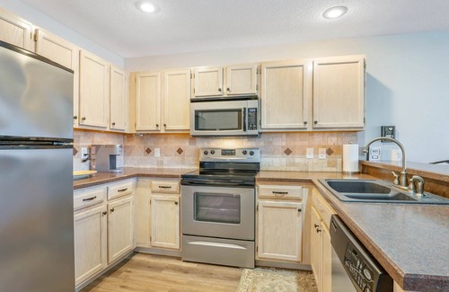 Osage Beach Condo | Beach Access※ Boat slip※pool access※ high speed internet ※Lakefront/Balcony