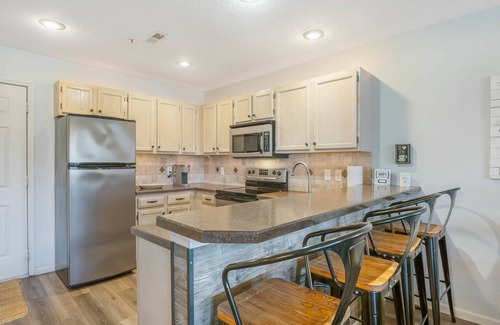 Osage Beach Condo | Beach Access※ Boat slip※pool access※ high speed internet ※Lakefront/Balcony
