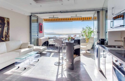 Villeneuve Loubet Beach Apartment | Beach access! Magnificent view! Studio 3 persons
