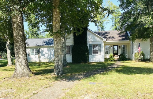 Montrose House | Beach access, in historic Montrose area, directly across from Mobile Bay
